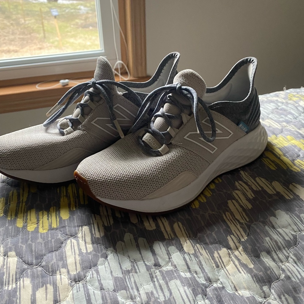 New balance tennis shoes